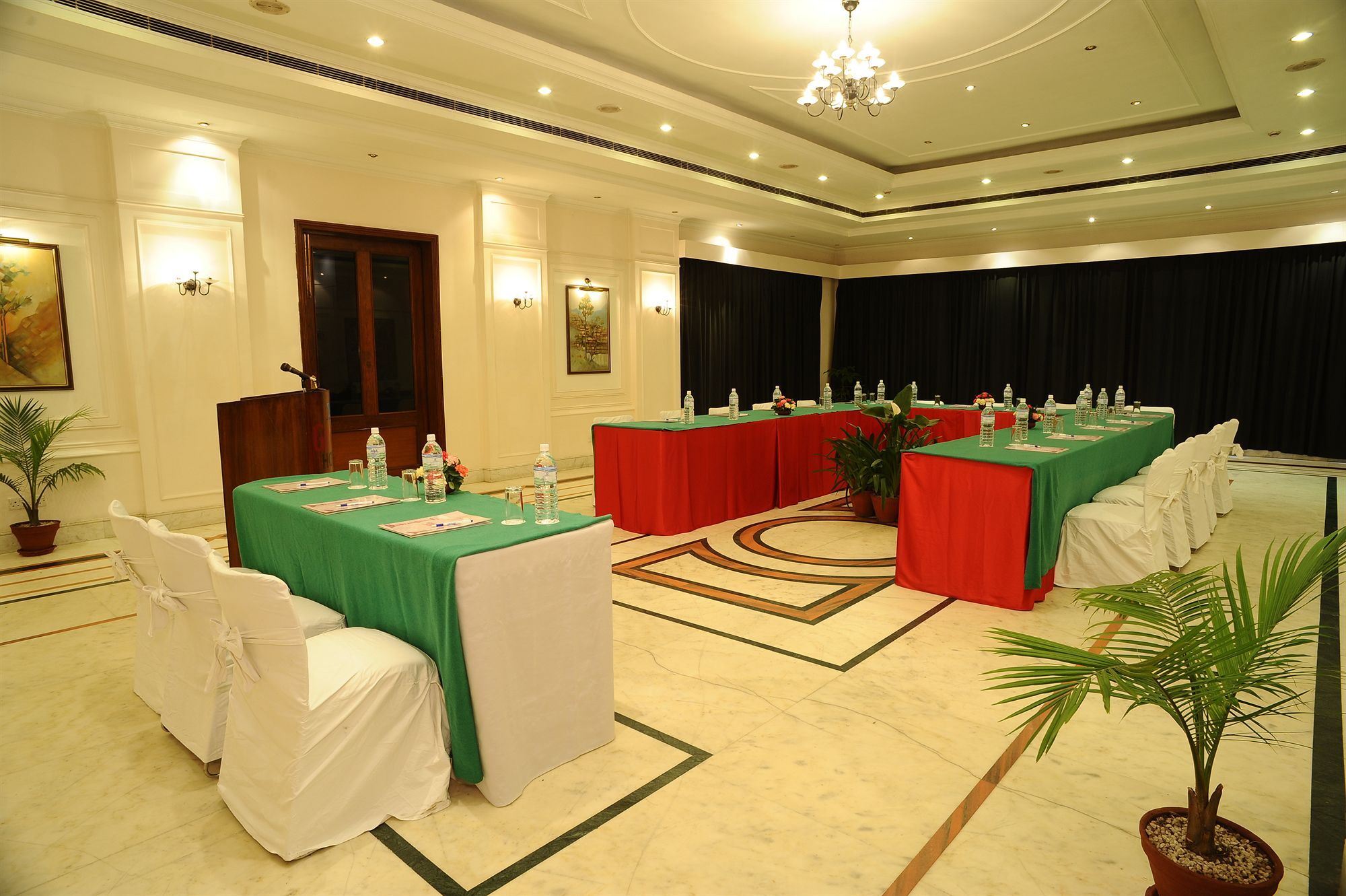 Grand Hotel Katmandou Extérieur photo